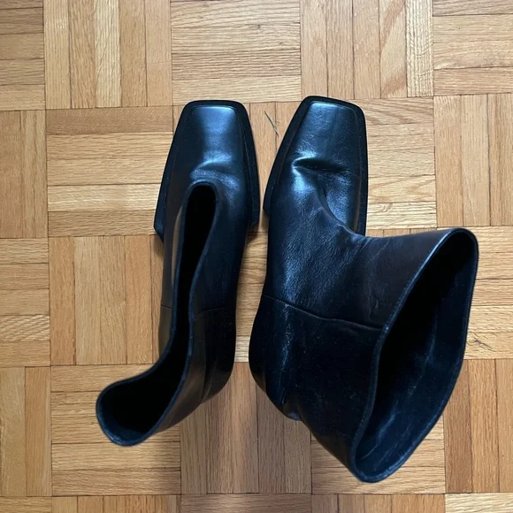 FRAME the Brooklyn booties 🖤 - Picture 4 of 7